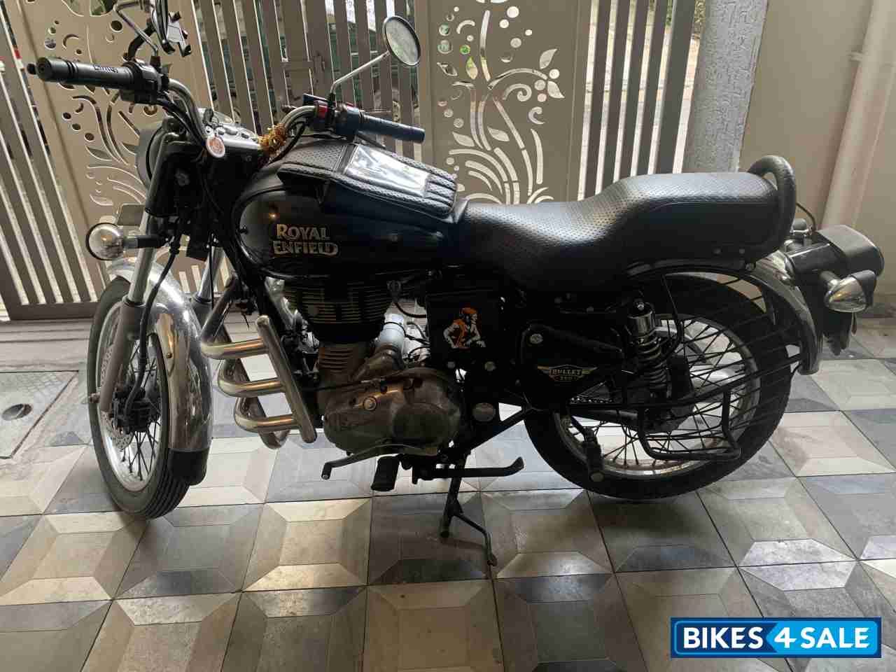 Black Royal Enfield Bullet Electra