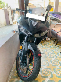 Black Yamaha YZF R3