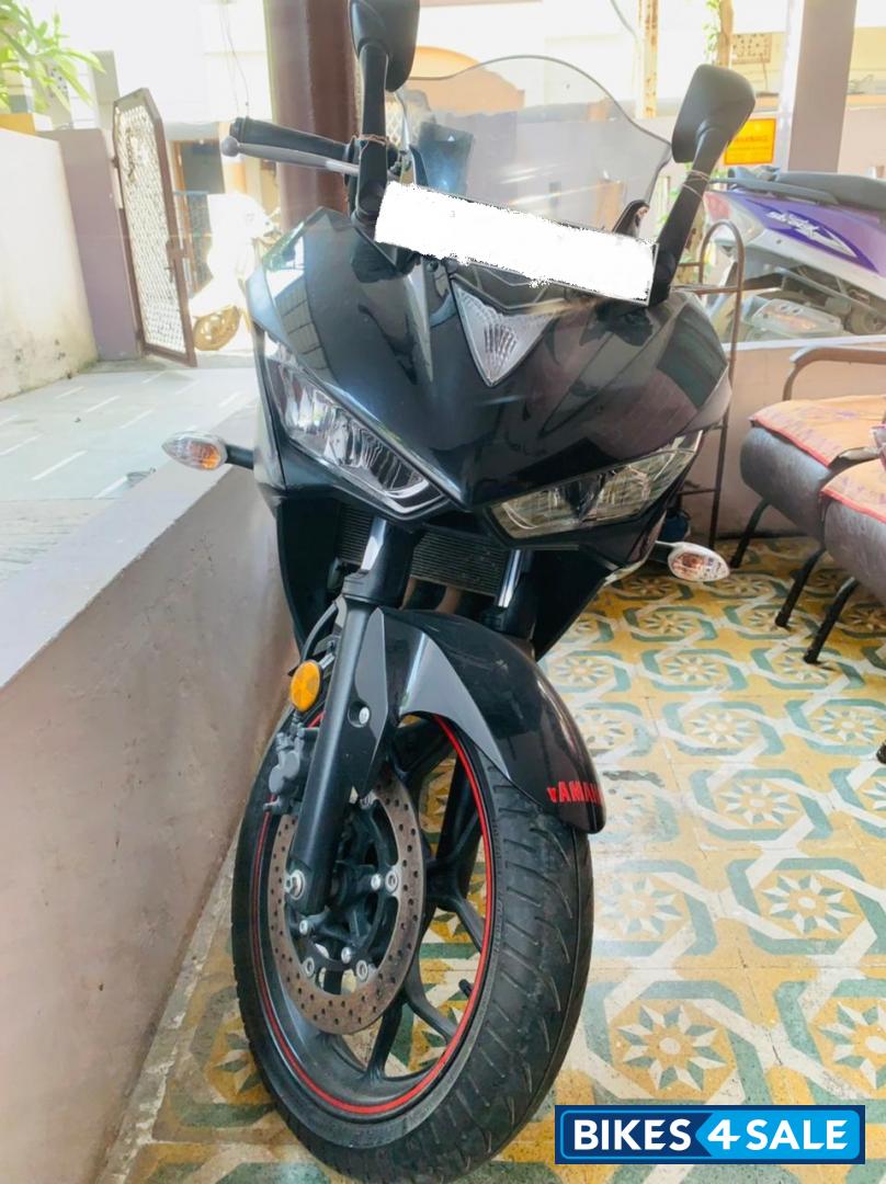 Black Yamaha YZF R3