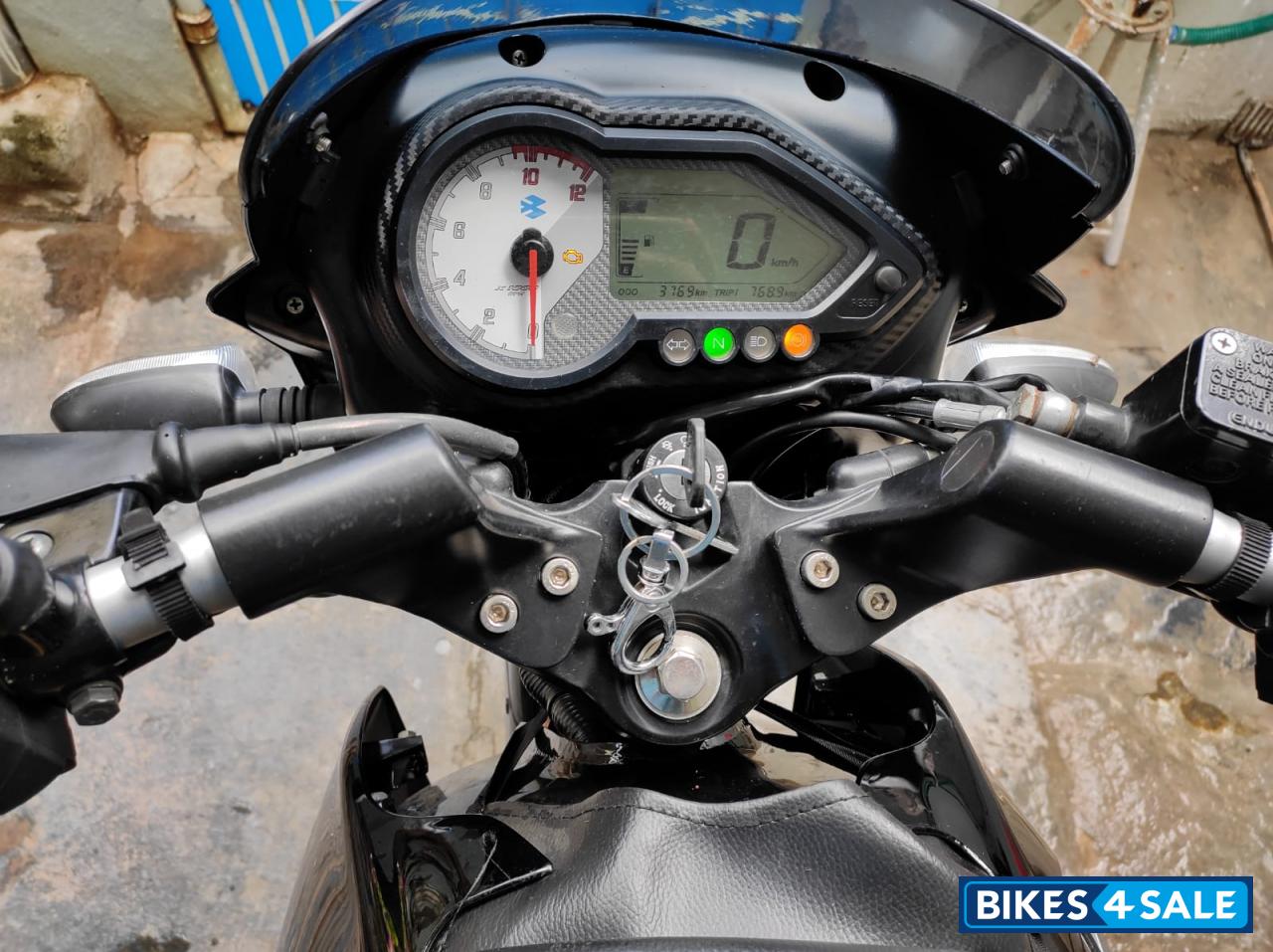 Black Bajaj Pulsar 150 BS6