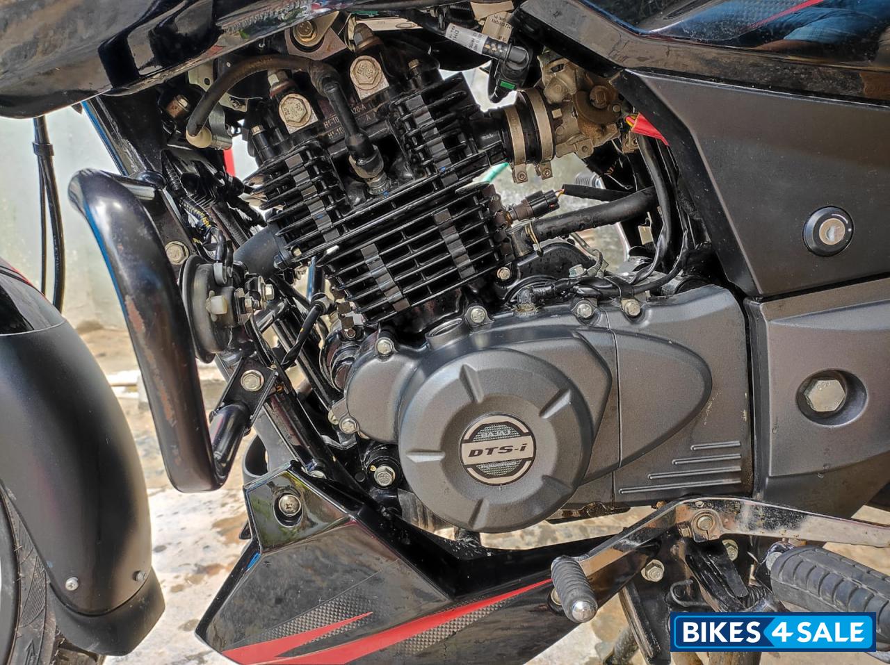 Black Bajaj Pulsar 150 BS6