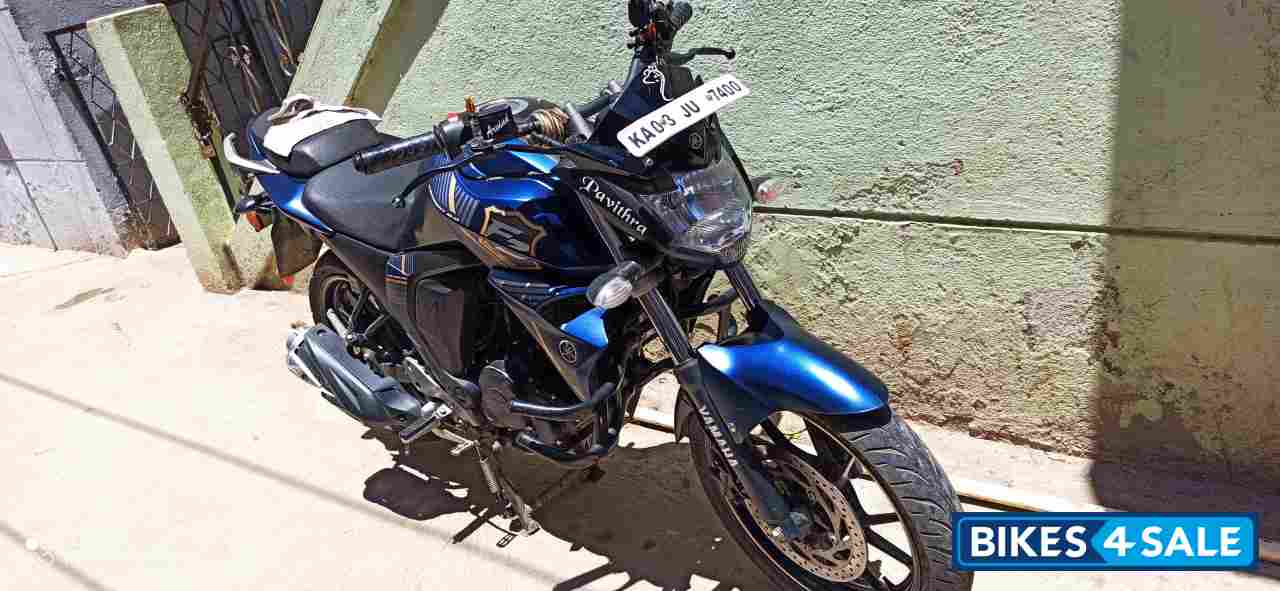 Blue Yamaha FZ-S FI V2