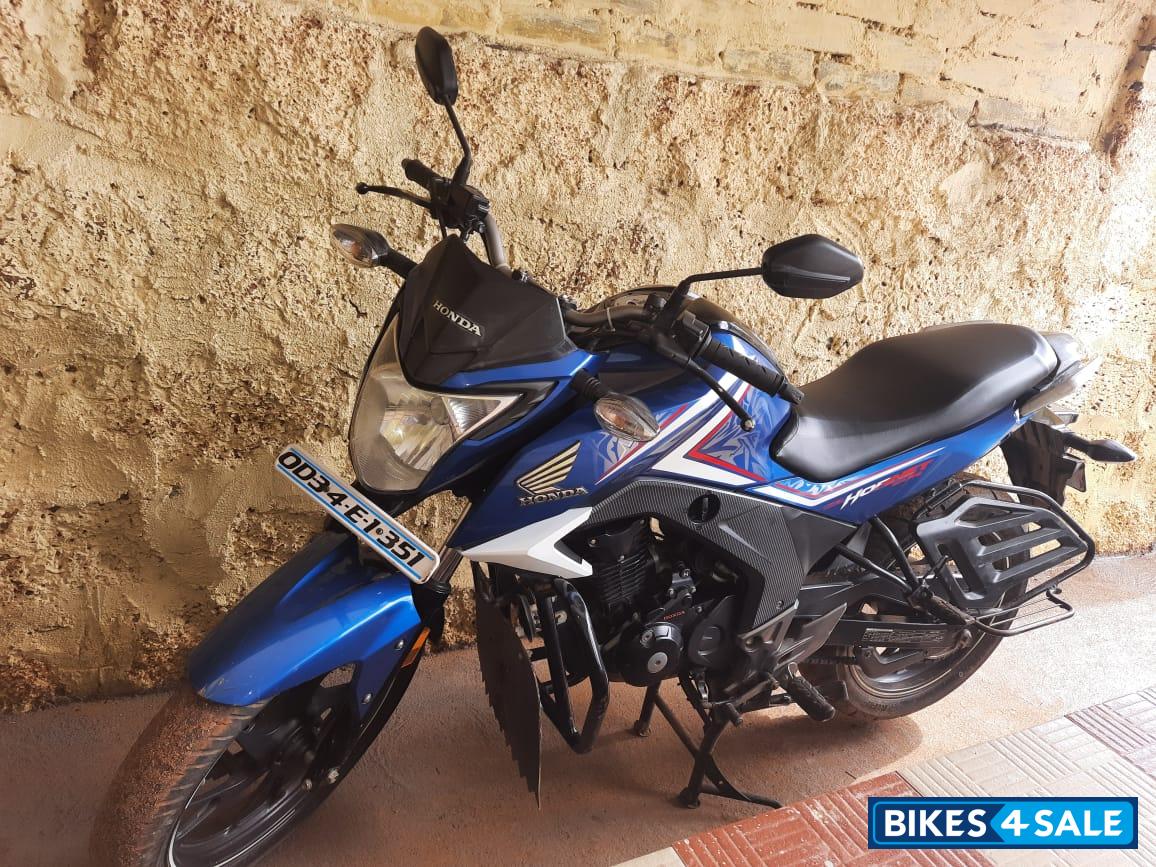 Athletic Blue Honda CB Hornet 160R
