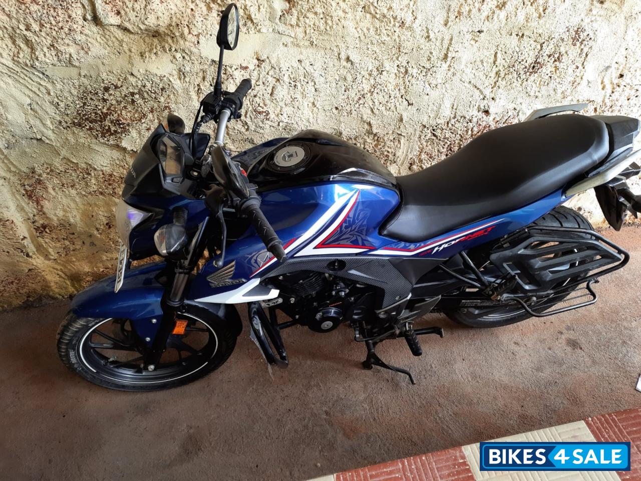 Athletic Blue Honda CB Hornet 160R
