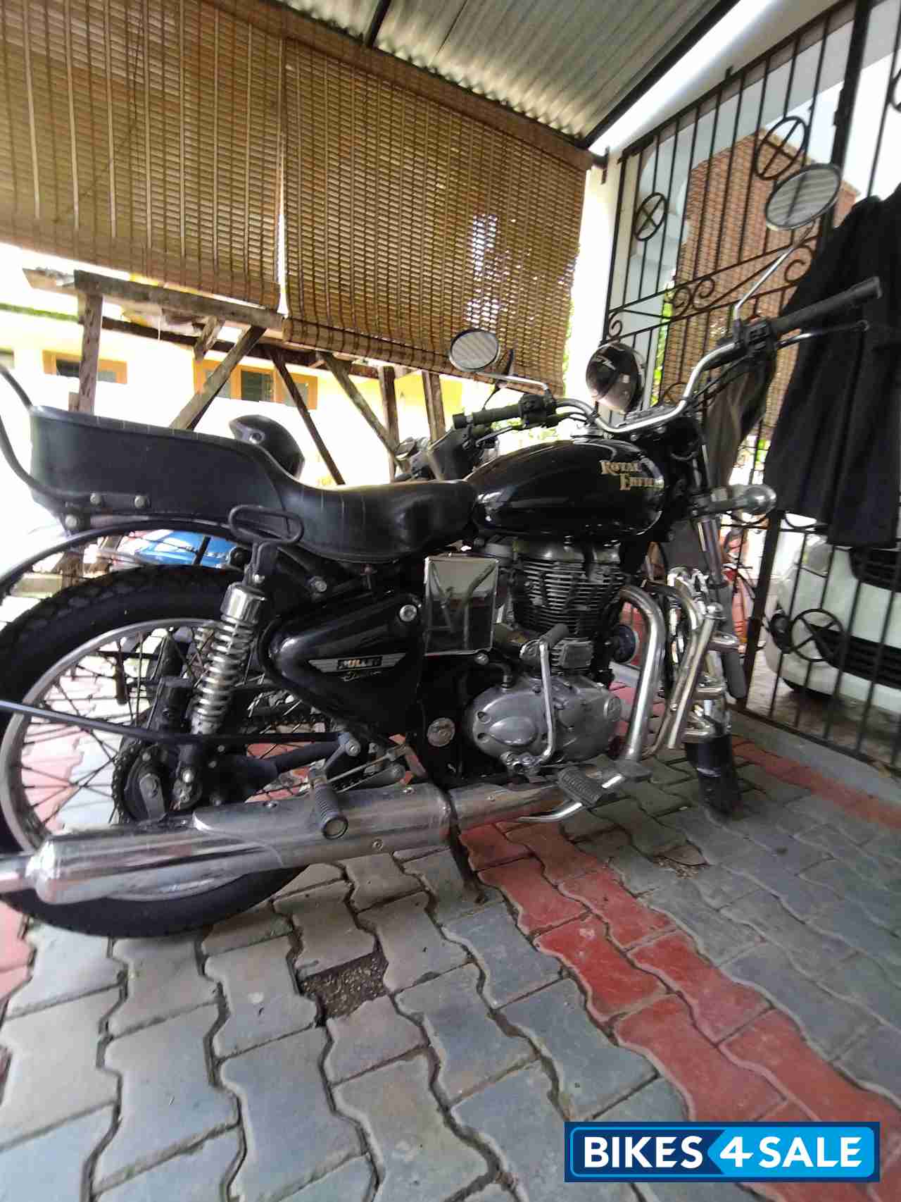 Black Royal Enfield Bullet Electra Twinspark