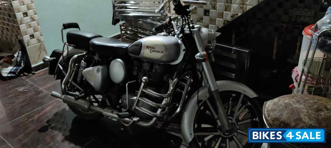 Silver Royal Enfield Classic 350 Silver Royal Enfield Classic 350