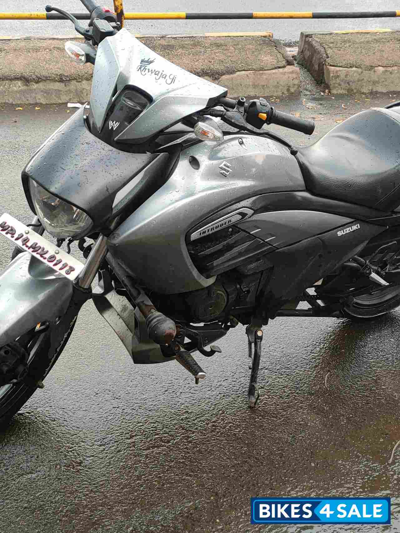 Silver Suzuki Intruder 150