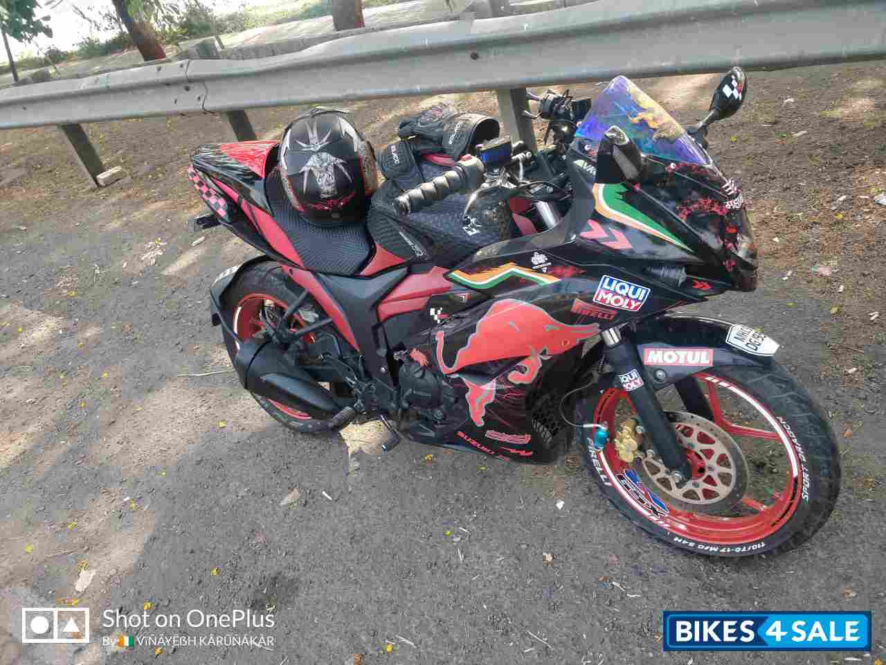Black Suzuki Gixxer SF Fi