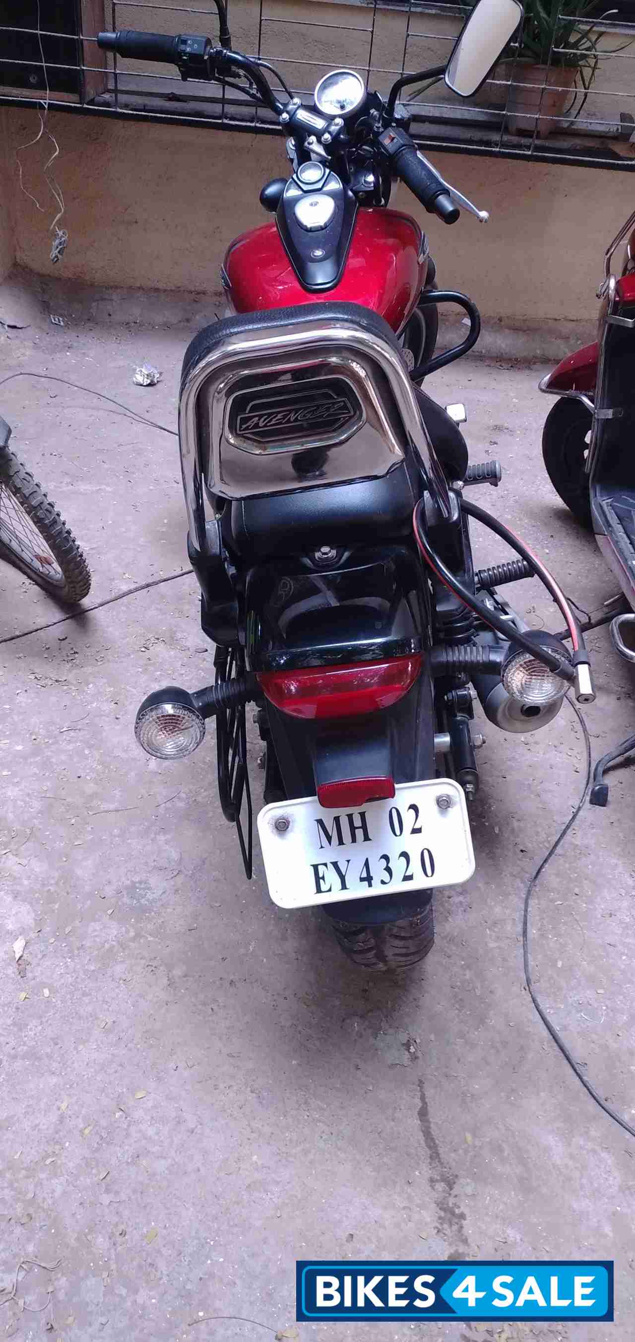 Bajaj Avenger Street 180