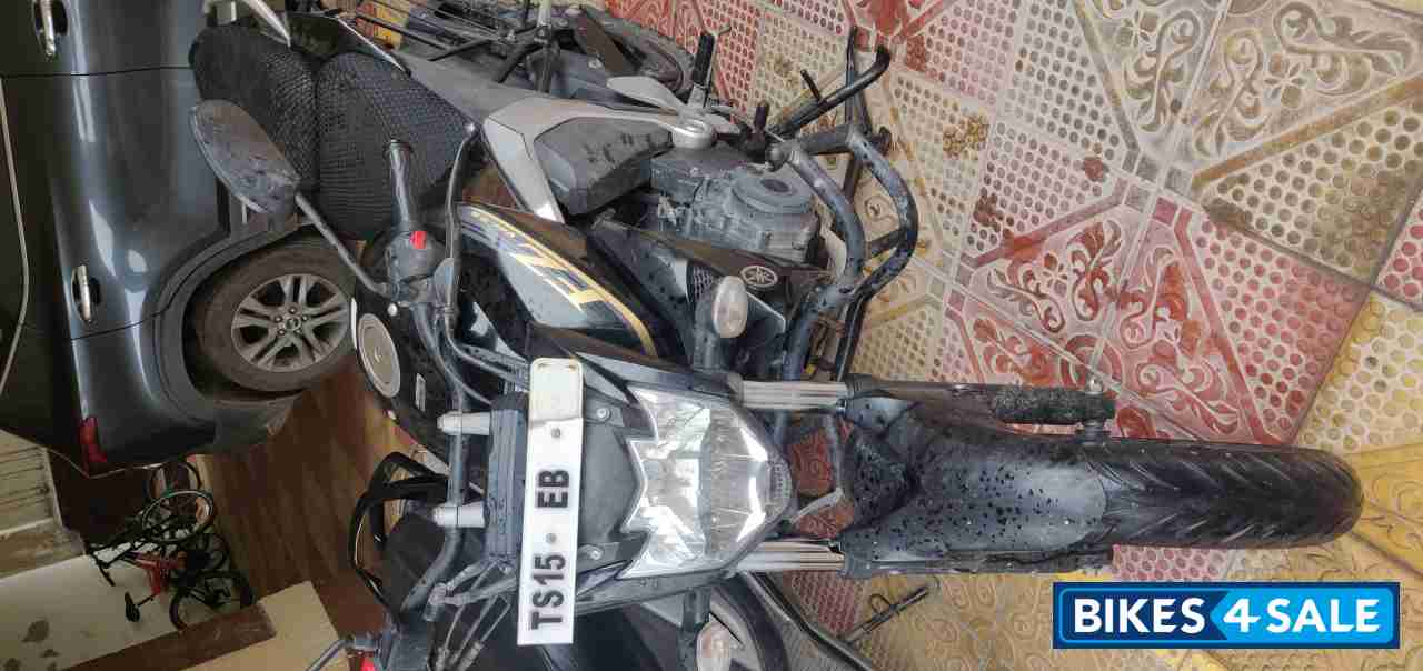 Black Yamaha FZ FI V2