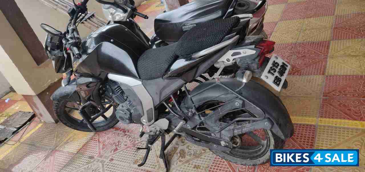 Black Yamaha FZ FI V2