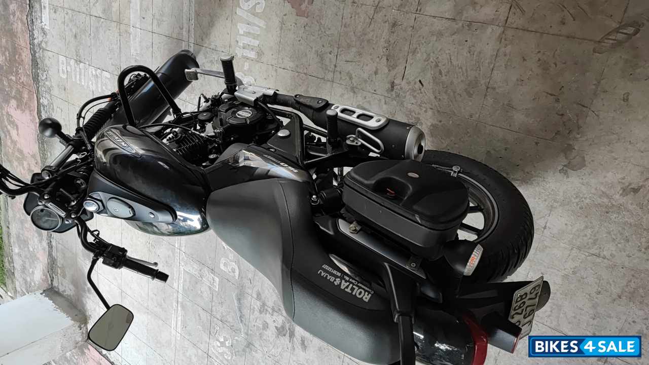 Black Bajaj Avenger Street 160 BS6