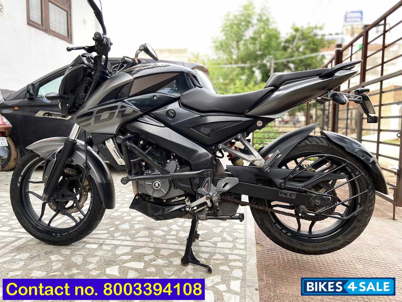 Black Bajaj Pulsar 200 NS
