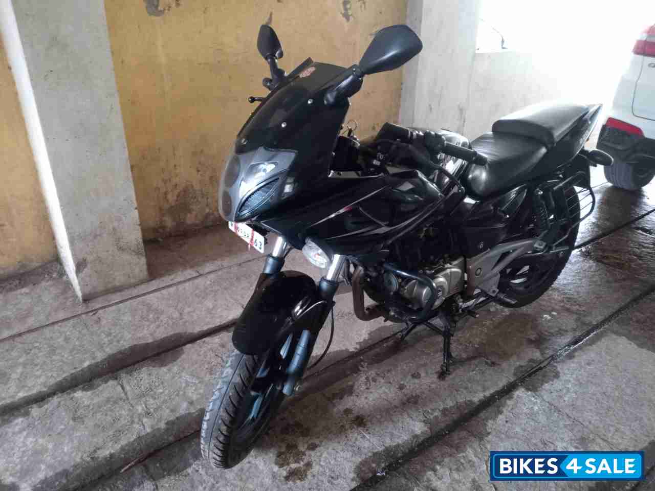Black Bajaj Pulsar 220F