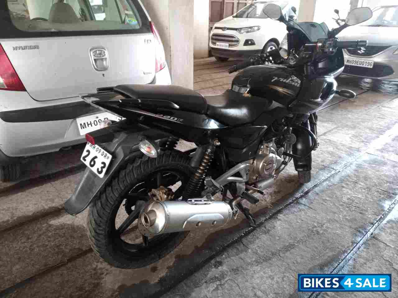 Black Bajaj Pulsar 220F