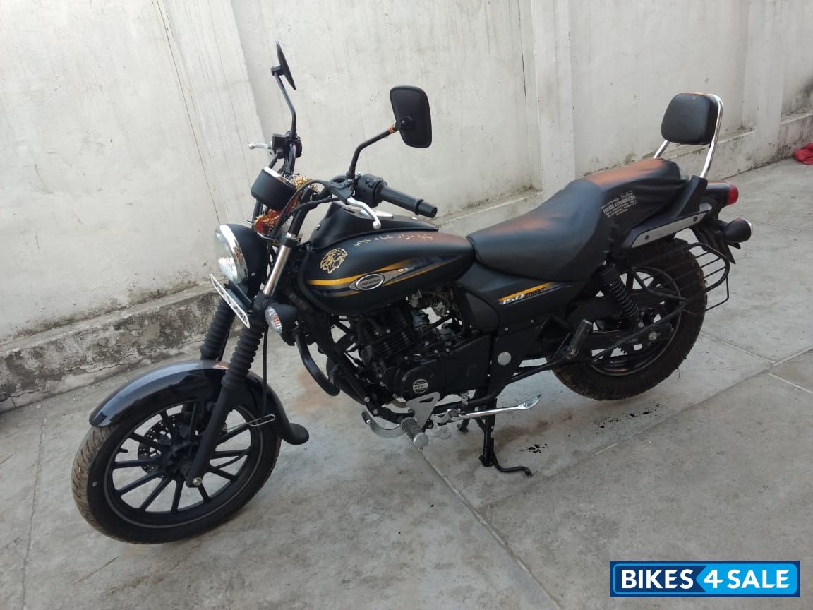 Blue Bajaj Avenger Street 150