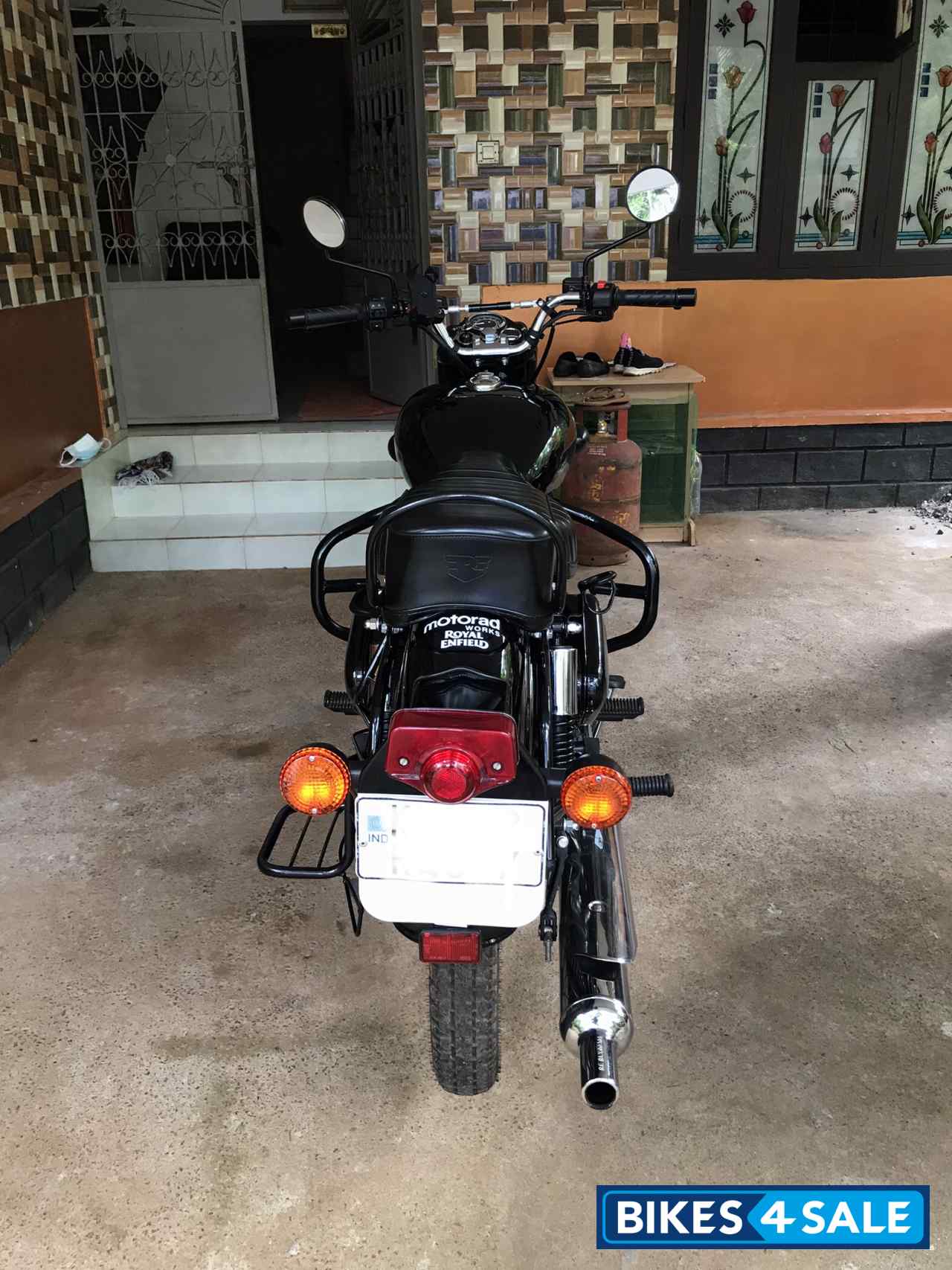 Black Royal Enfield Bullet 350 ES BS6