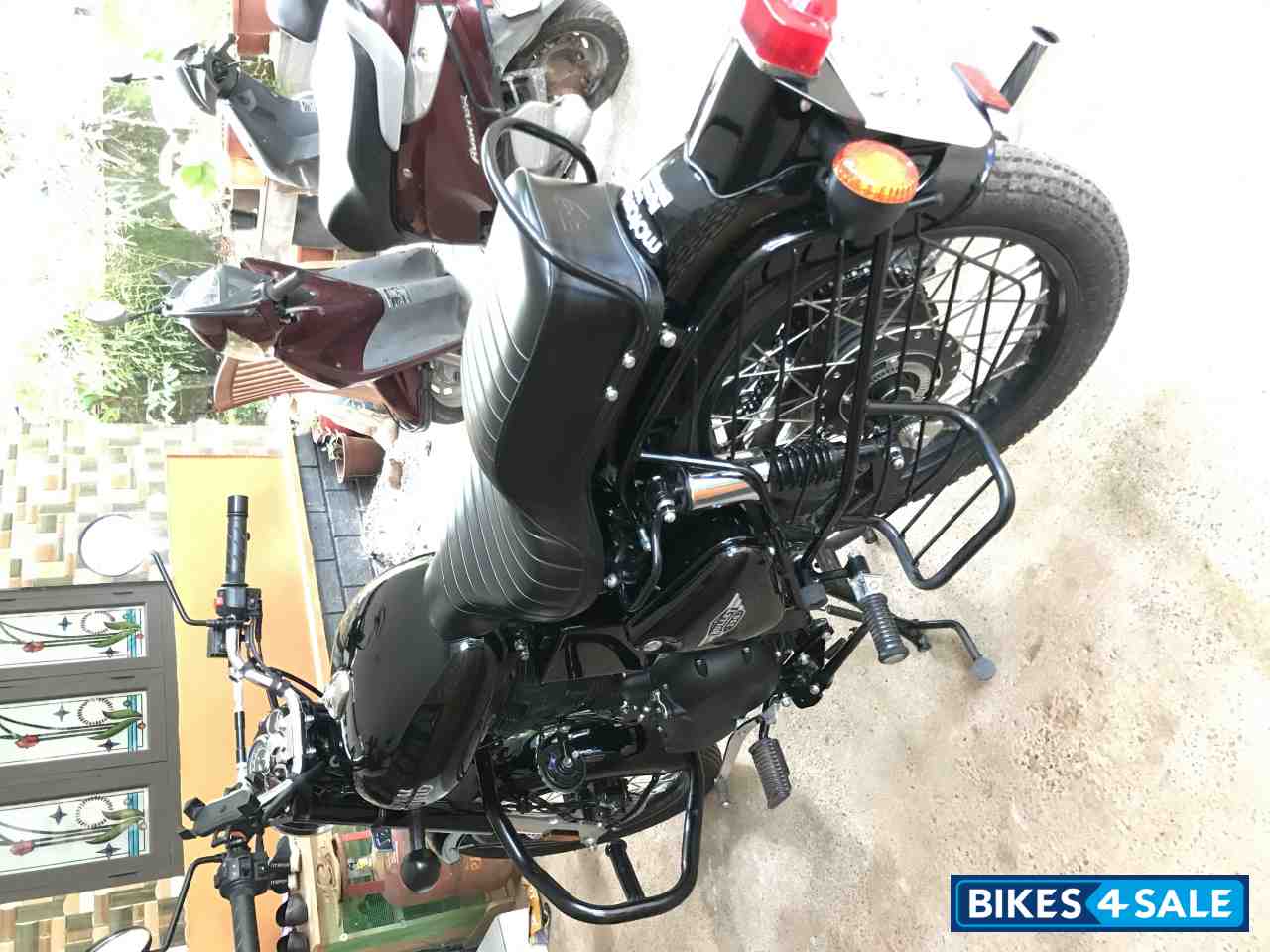 Black Royal Enfield Bullet 350 ES BS6