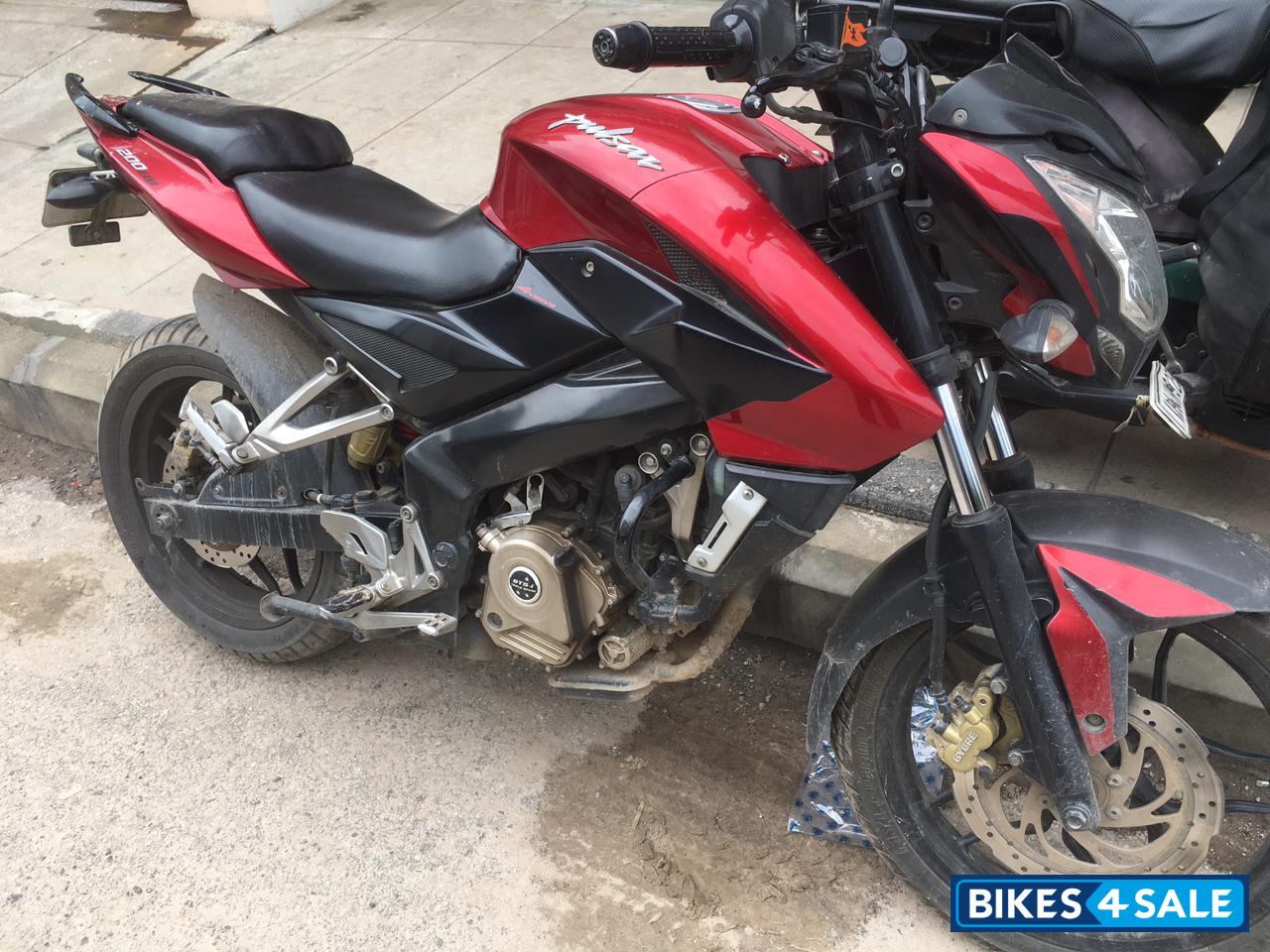 Red Bajaj Pulsar 200 NS
