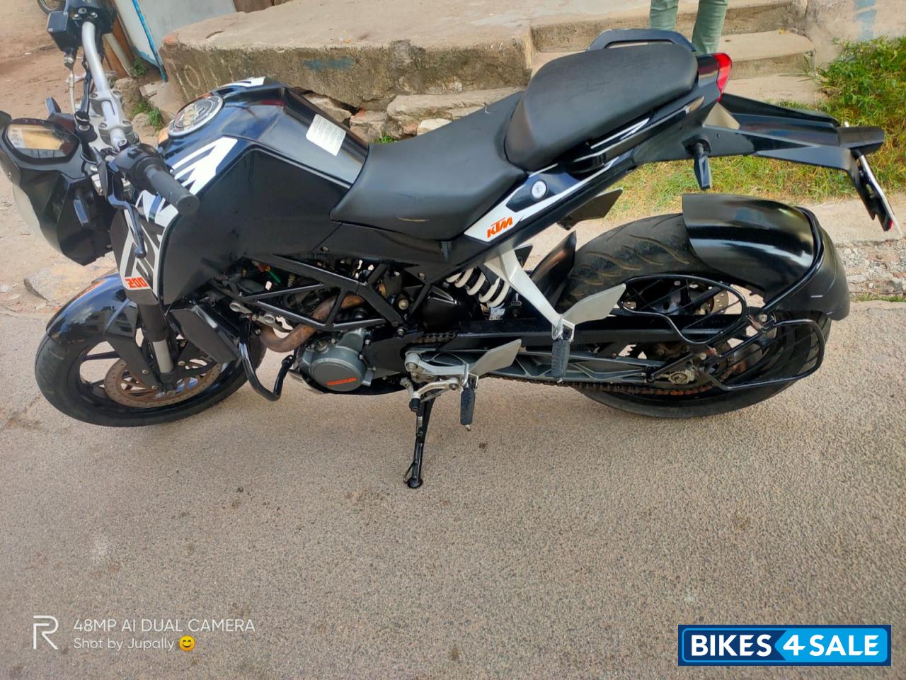 Black And White KTM Duke 200