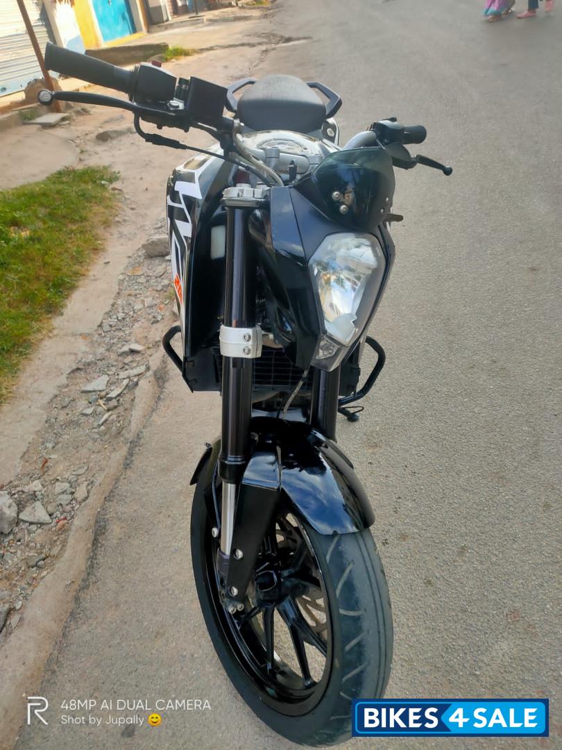 Black And White KTM Duke 200