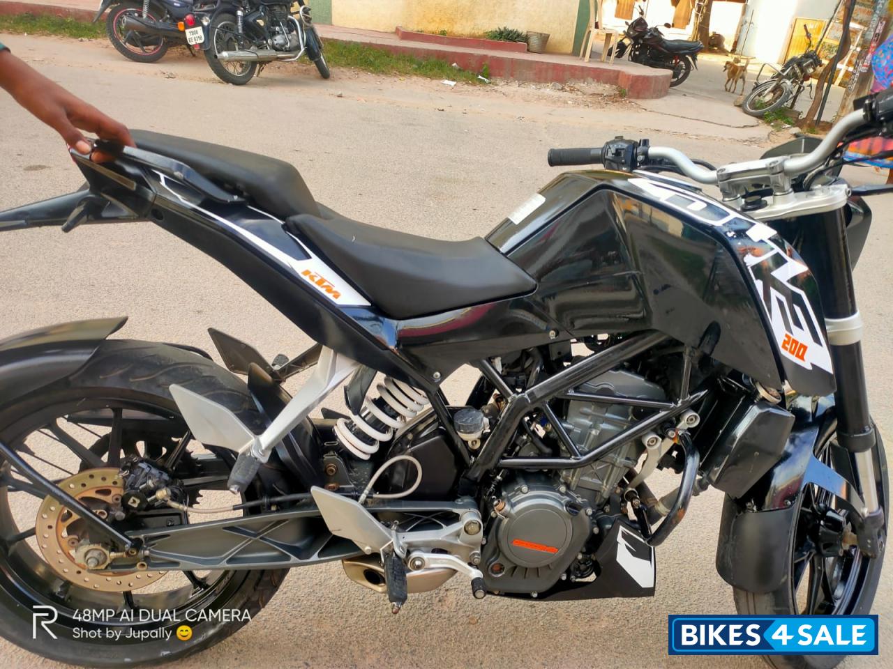 Black And White KTM Duke 200