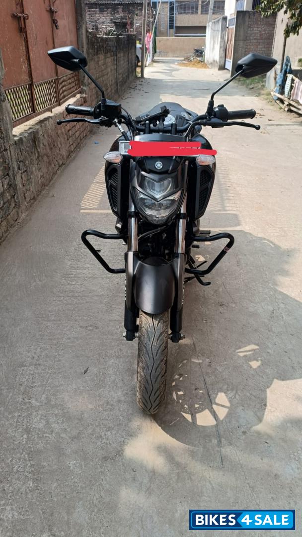Glossy Black Yamaha FZ FI V3 BS6