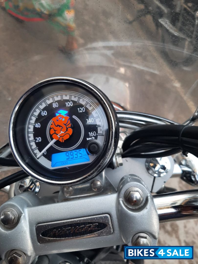 Ebony Black Bajaj Avenger Cruise 220