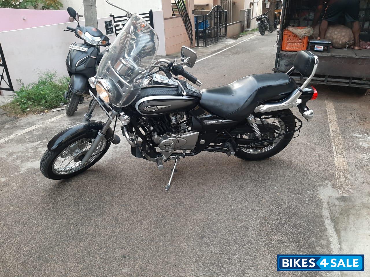 Ebony Black Bajaj Avenger Cruise 220