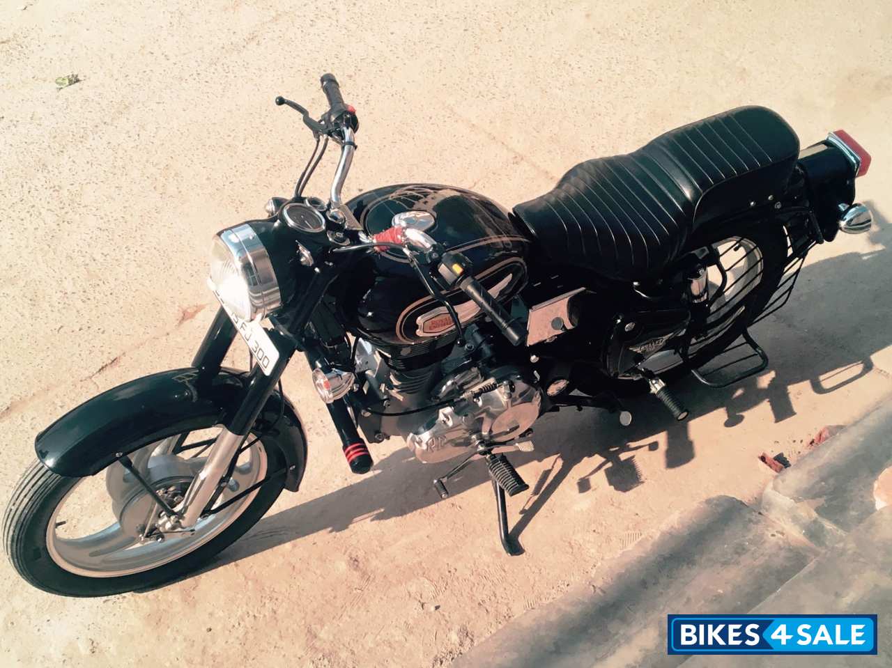 Black Royal Enfield Bullet Standard 350