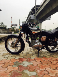Black Royal Enfield Bullet Standard 350