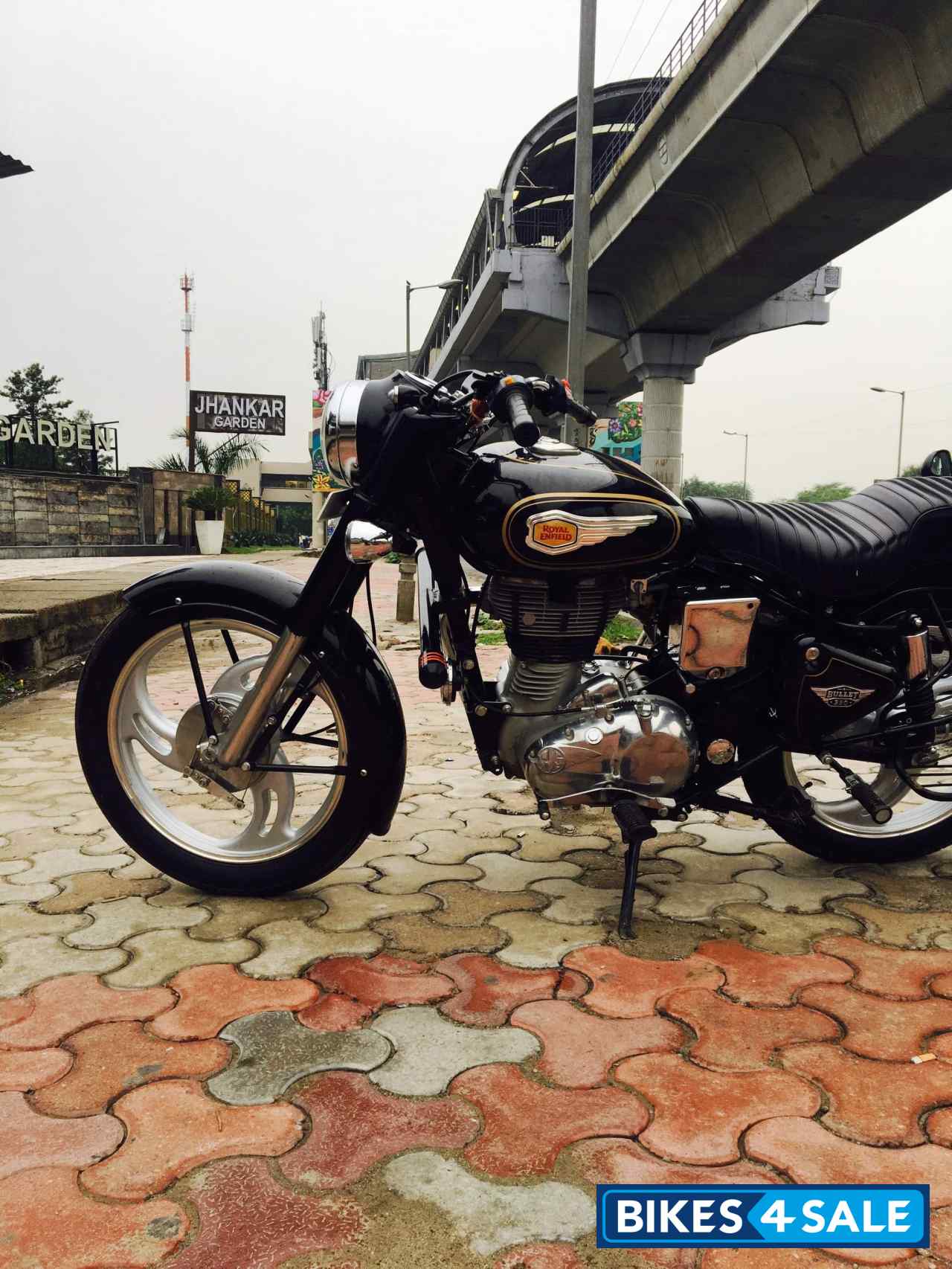 Black Royal Enfield Bullet Standard 350