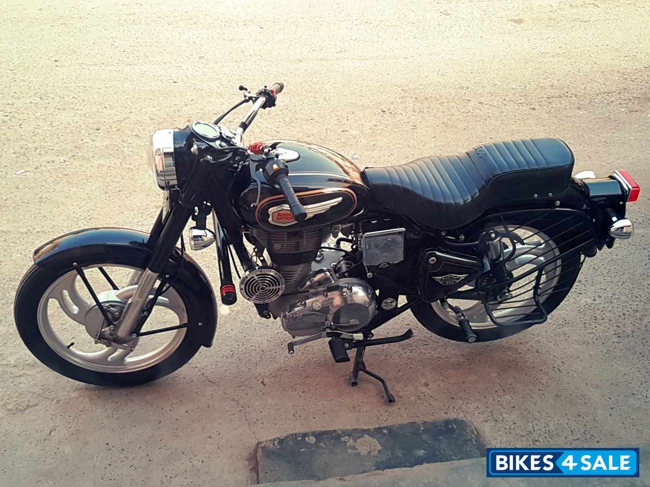 Black Royal Enfield Bullet Standard 350