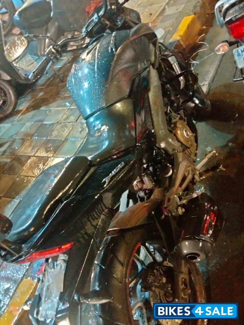 Matte Black Bajaj Dominar 400