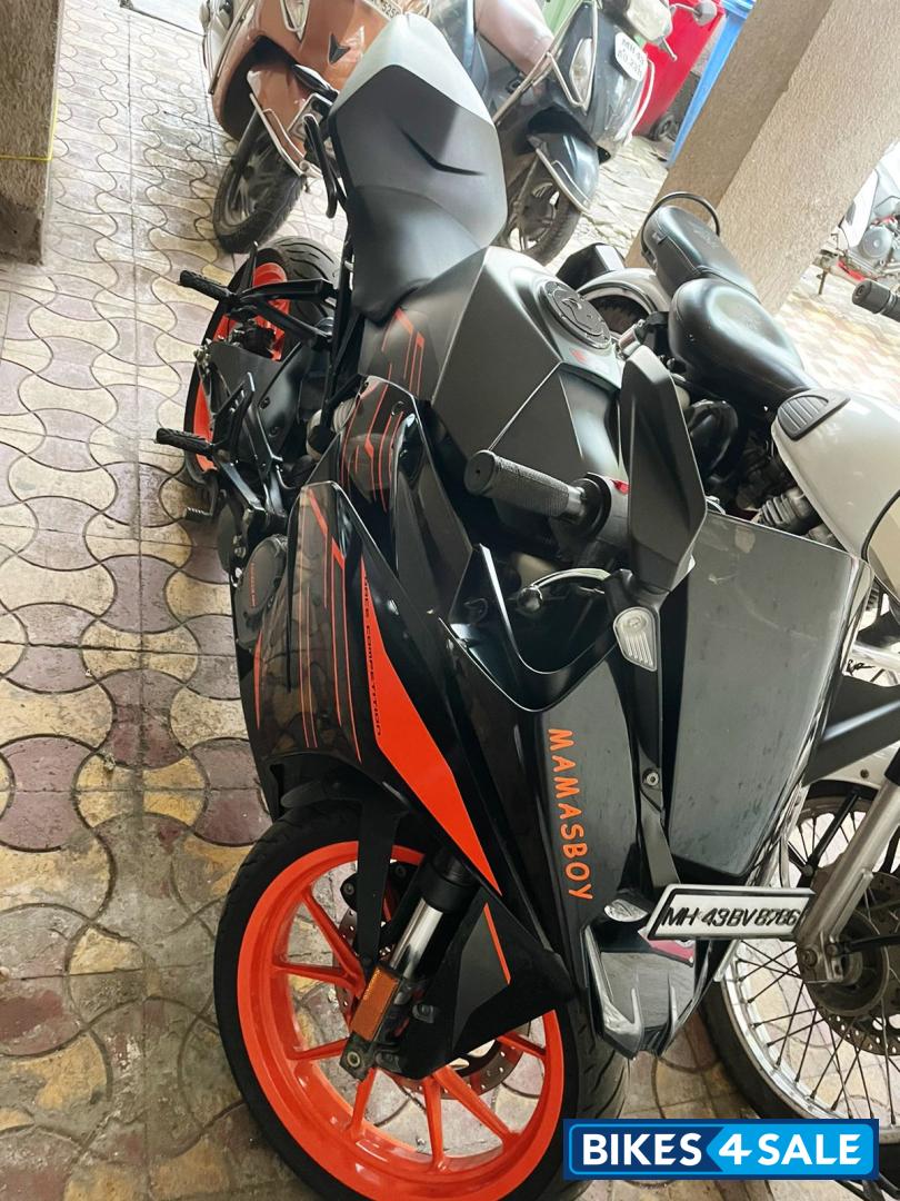 Black KTM RC 200 2020
