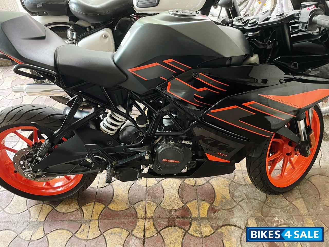 Black KTM RC 200 2020