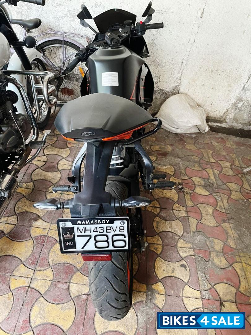 Black KTM RC 200 2020