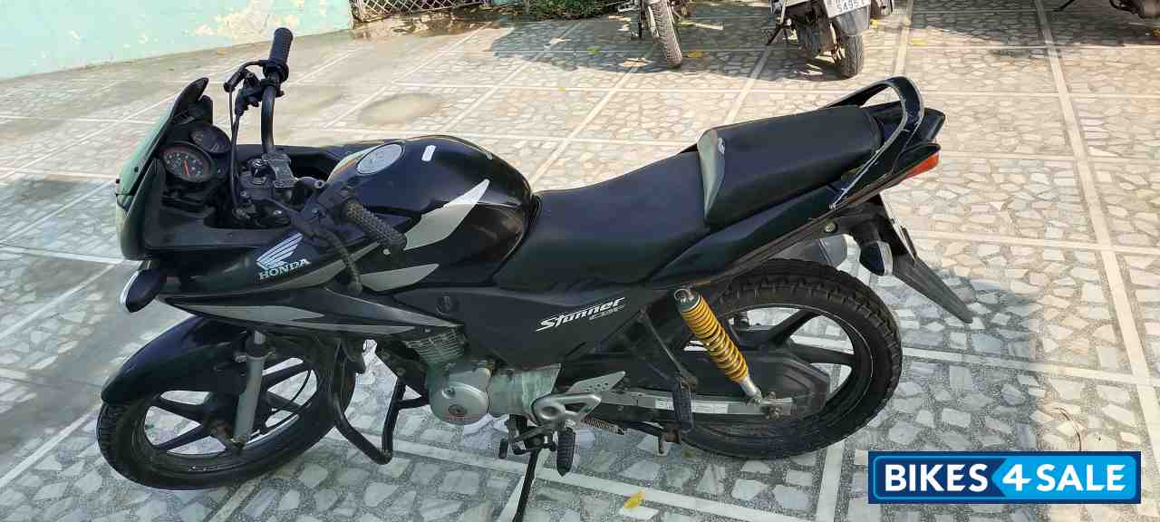 Black Honda CBF Stunner