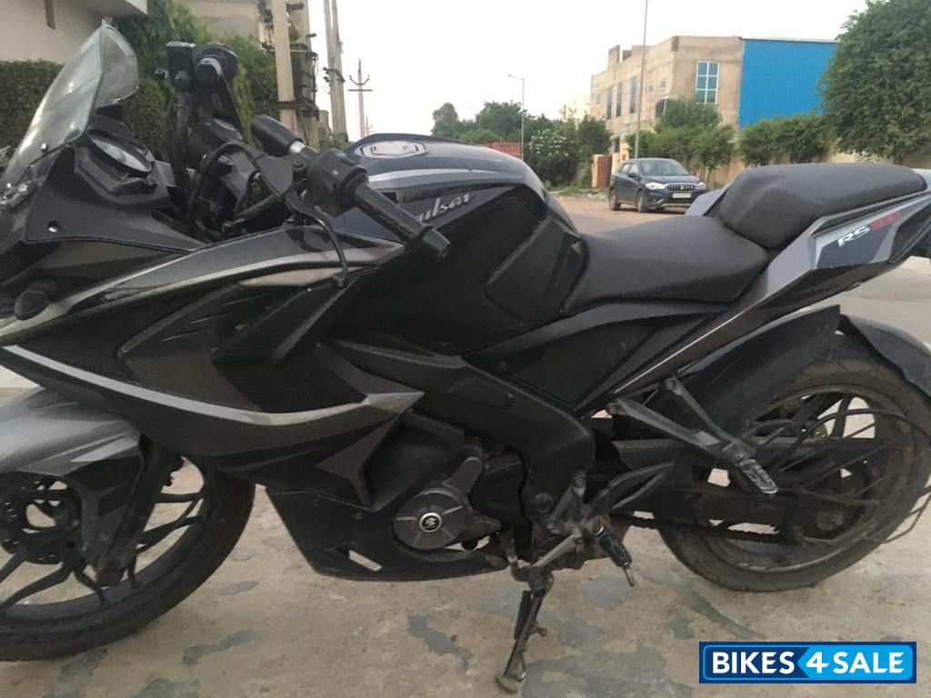 Bajaj Pulsar RS 200