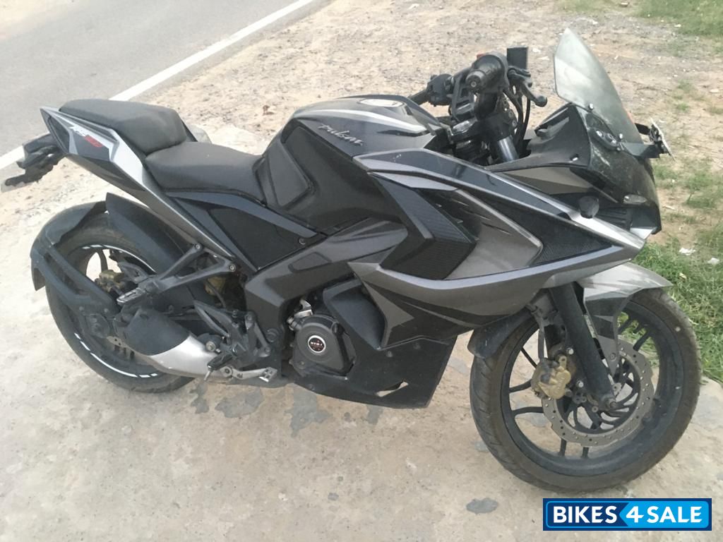 Bajaj Pulsar RS 200