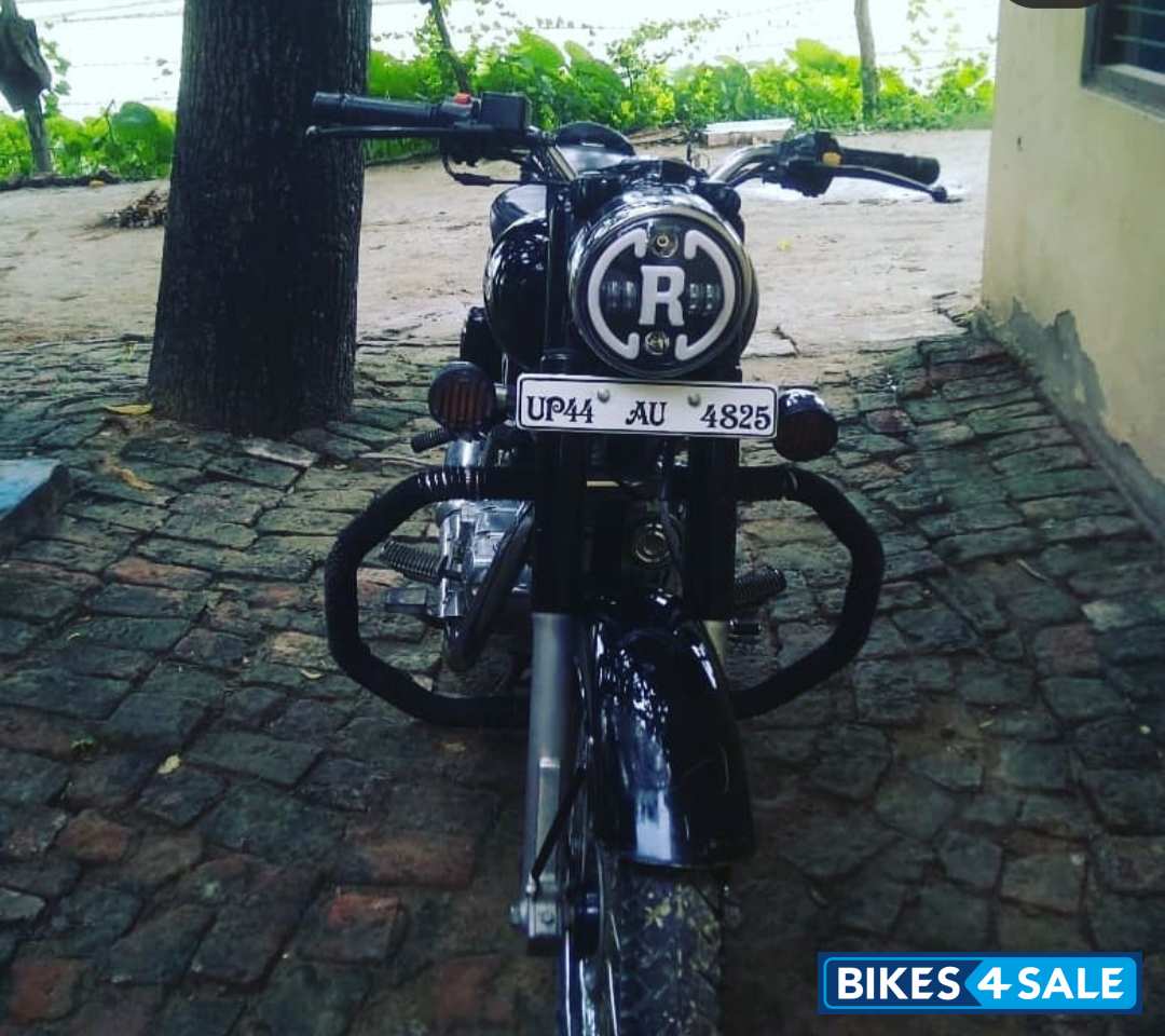 Black Royal Enfield Classic 350 BS VI