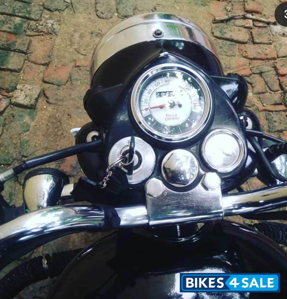 Black Royal Enfield Classic 350 BS VI