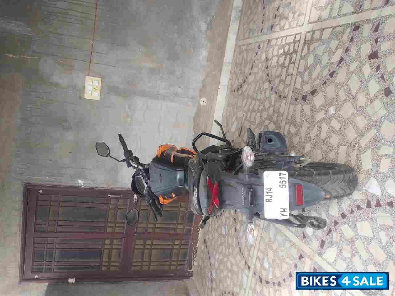 Mat Axis Grey Metal Honda CB Hornet 160R