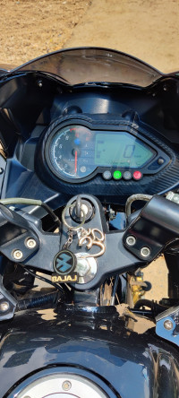 Black Bajaj Pulsar 220F