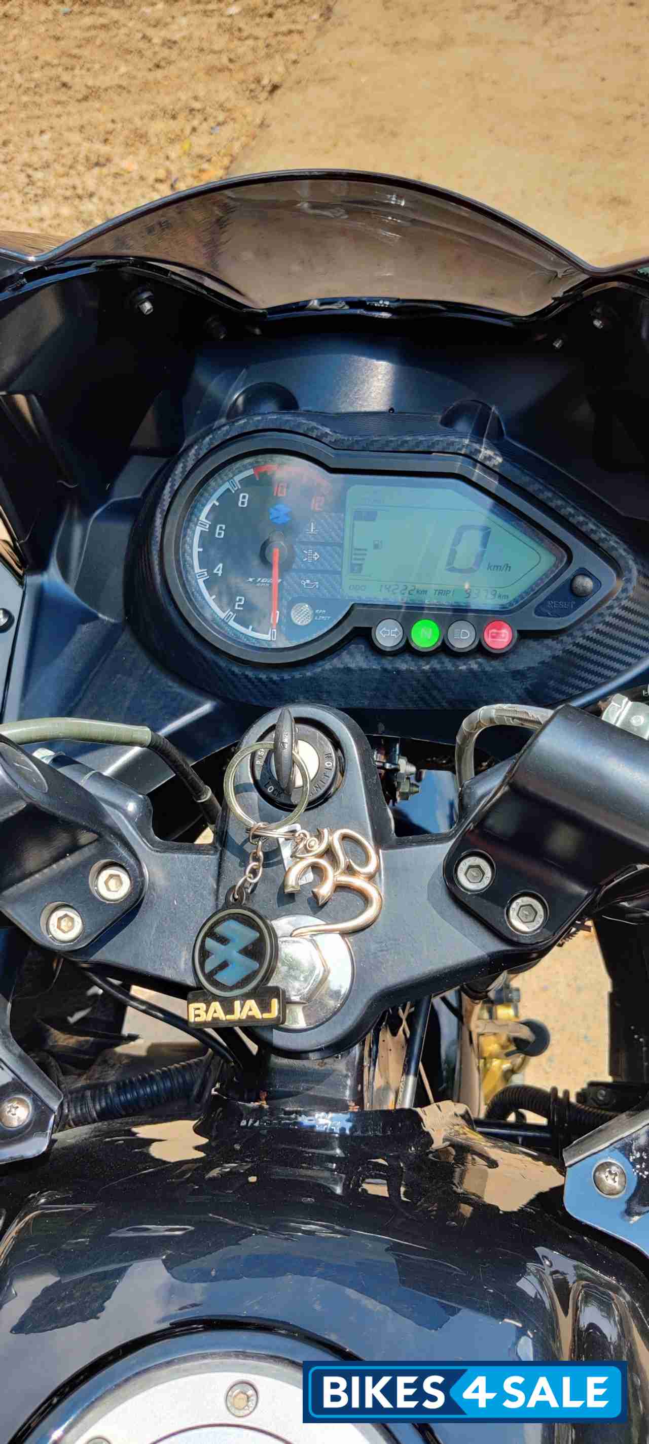 Black Bajaj Pulsar 220F