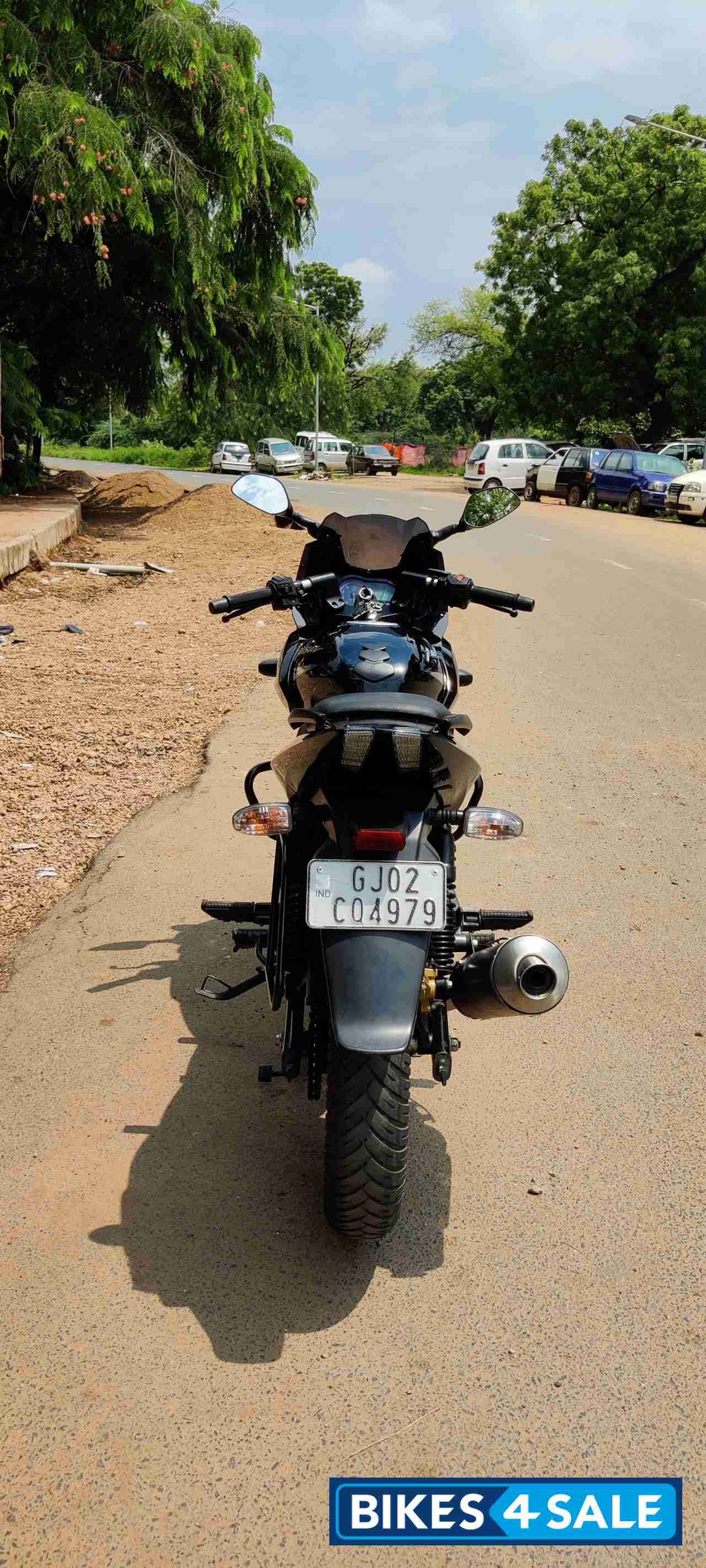 Black Bajaj Pulsar 220F