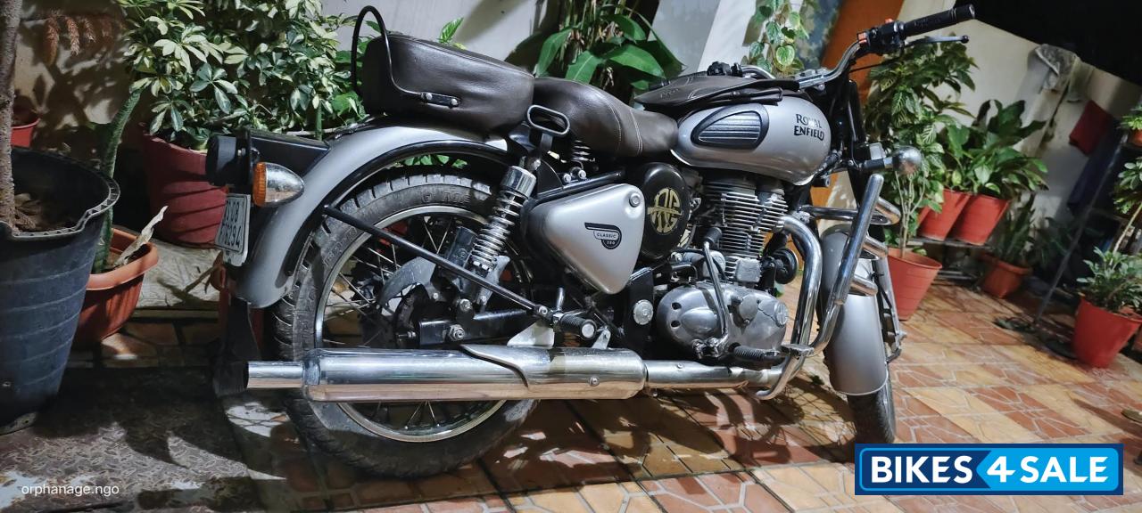 Gunmetal Gray Royal Enfield Classic Gunmetal Grey