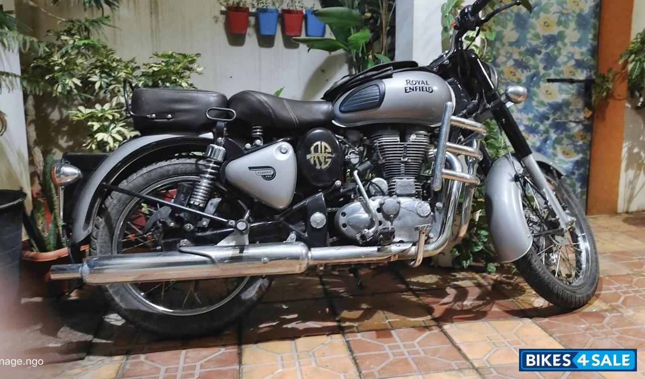 Gunmetal Gray Royal Enfield Classic Gunmetal Grey