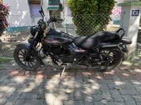 Black Bajaj Avenger Cruise 220