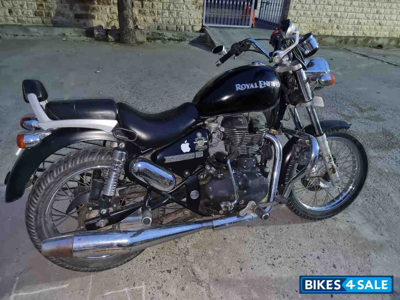 Black Royal Enfield Thunderbird 350